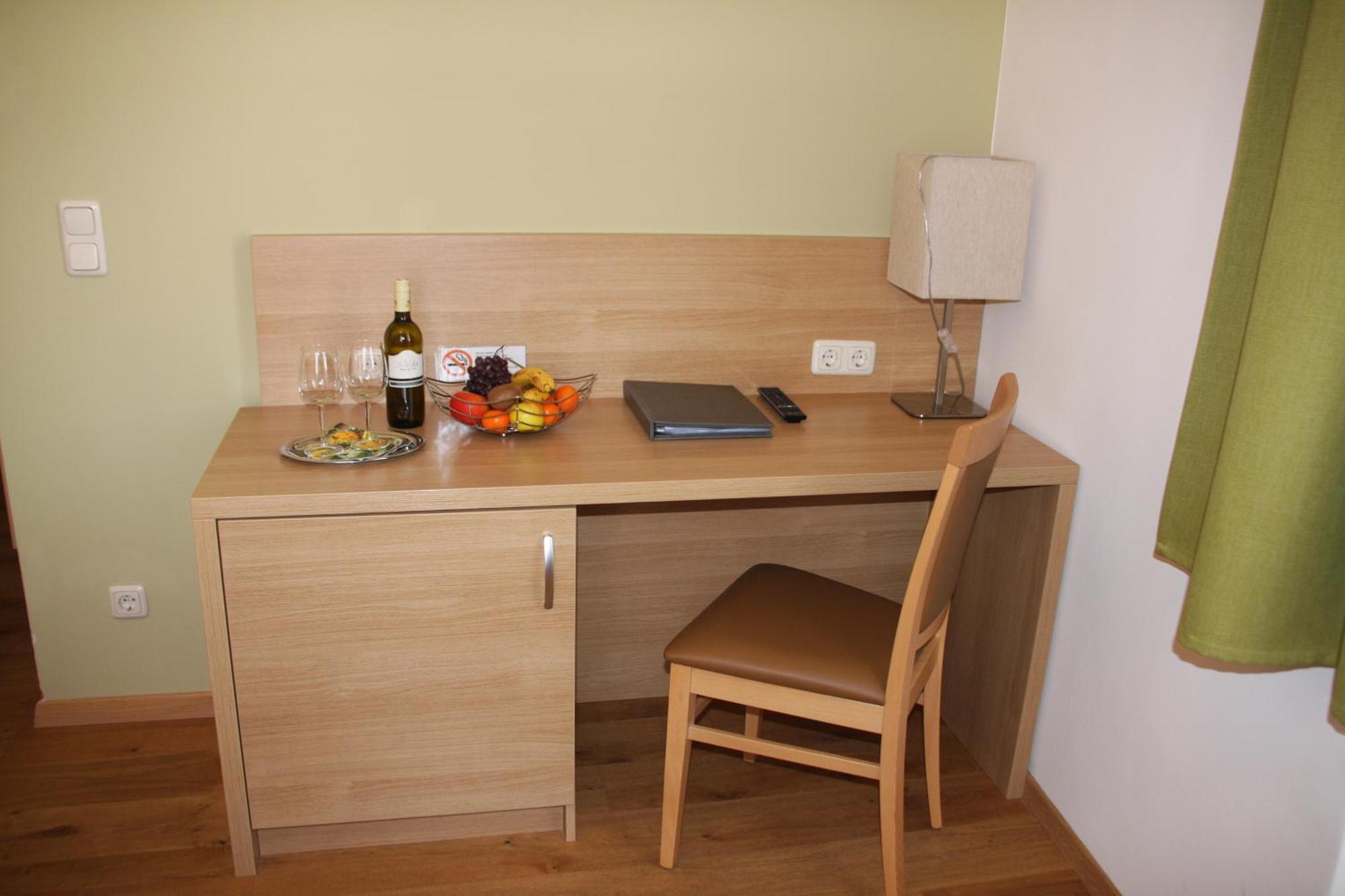 Weinhotel Rieder Poysdorf Exteriör bild