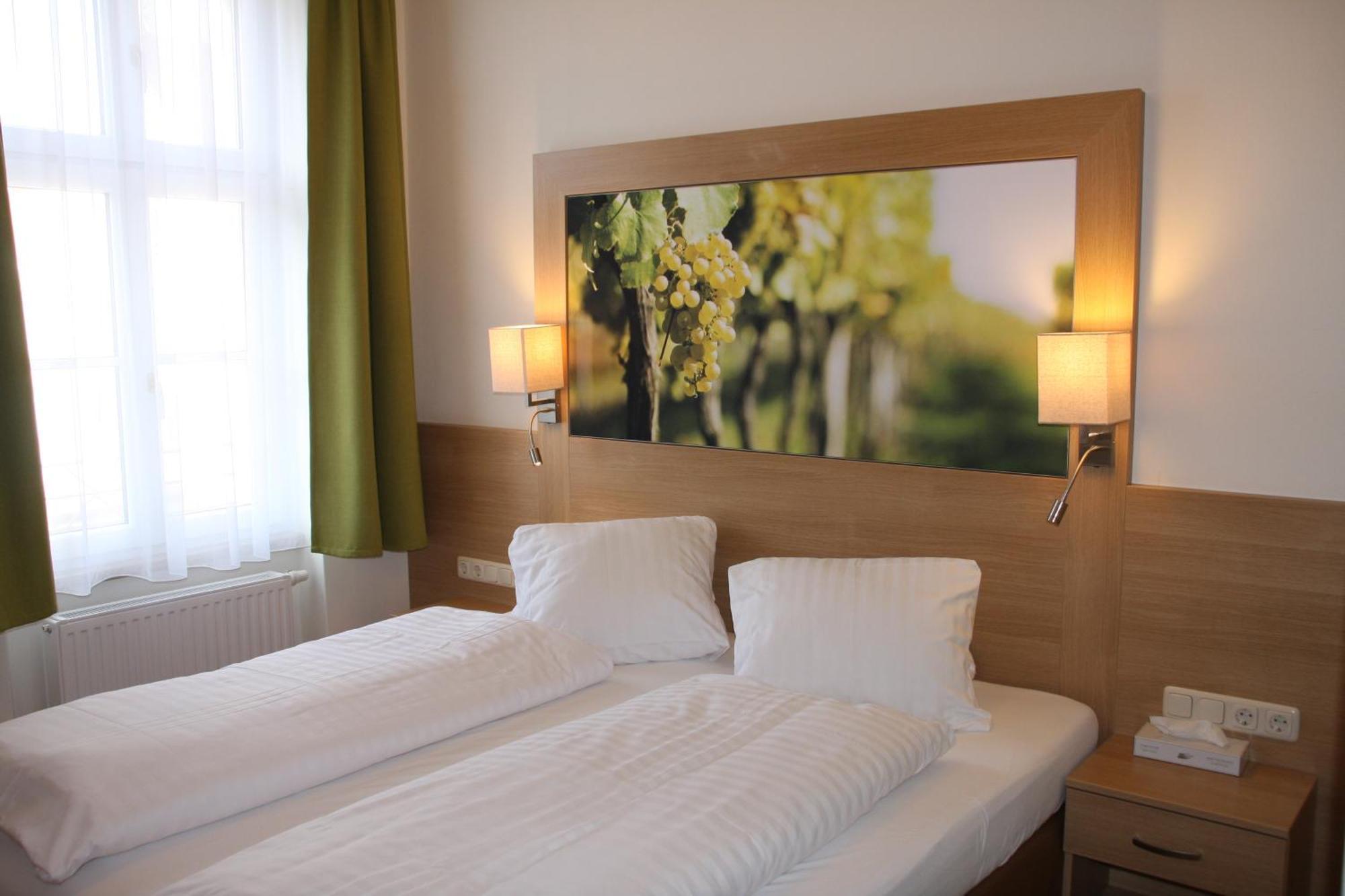 Weinhotel Rieder Poysdorf Exteriör bild