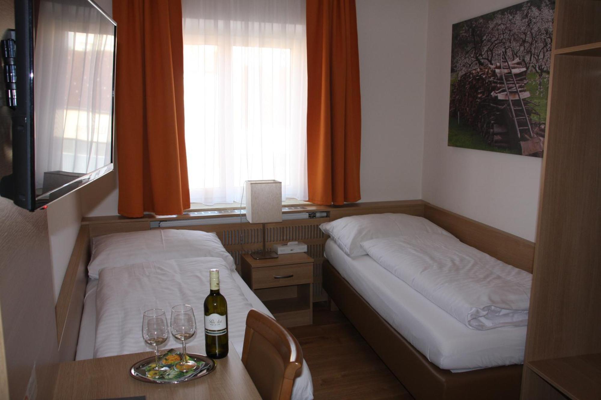 Weinhotel Rieder Poysdorf Exteriör bild
