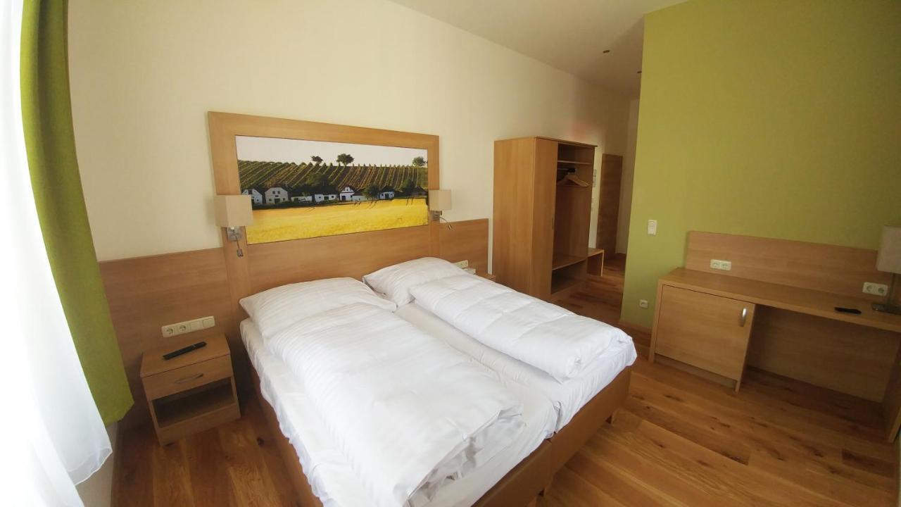 Weinhotel Rieder Poysdorf Exteriör bild