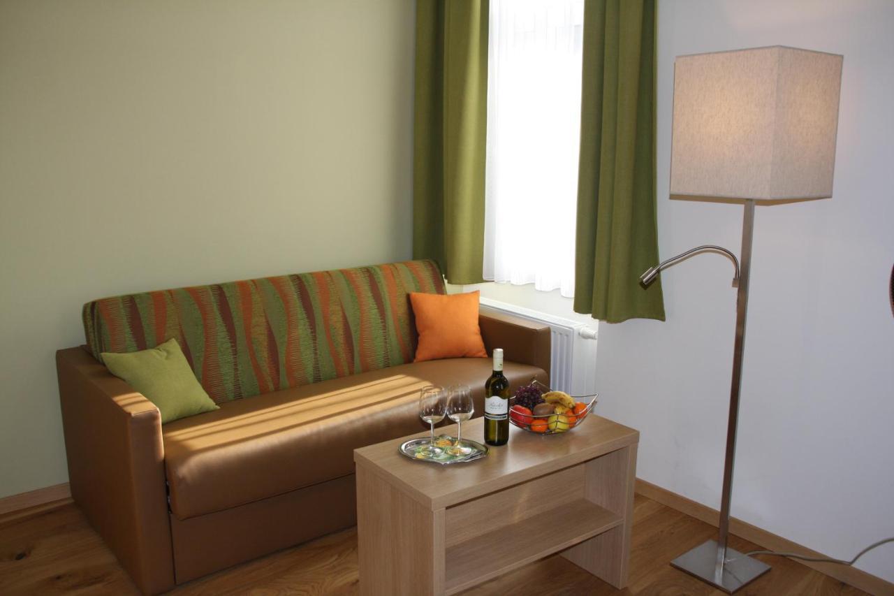 Weinhotel Rieder Poysdorf Exteriör bild